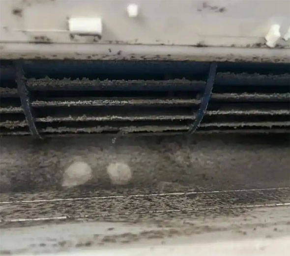 蕉岭空调吹的风有股烧焦味是怎么回事